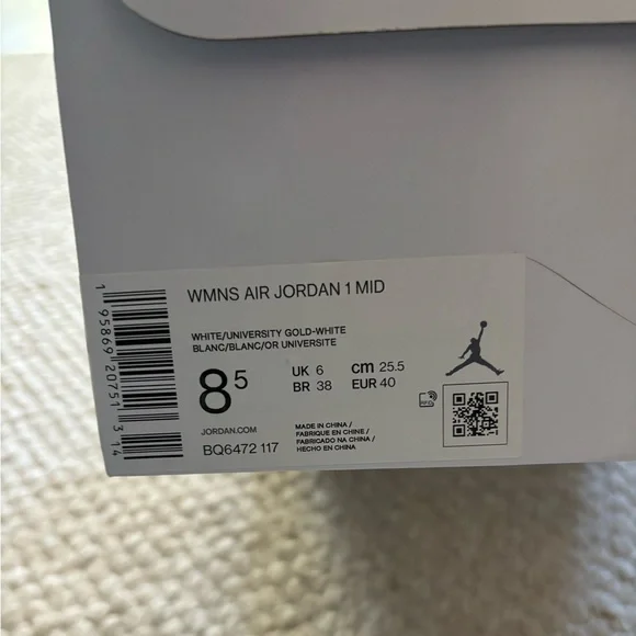Women’s Air Jordan multi sizes (only size 8 left) - Picture 2 of 5
